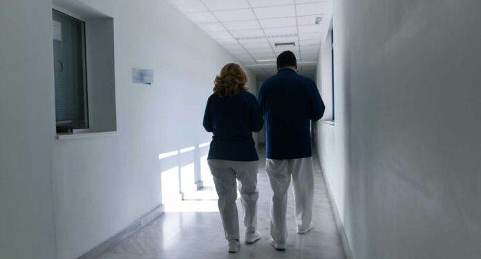 Έρευνα ΠΟΕΔΗΝ: Οι «τραγικές ελλείψεις» σε Νοσοκομεία και Κέντρα Υγείας 13 νησιών ενόψει τουριστικής σεζόν