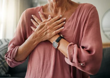 Αυτά τα «αθώα» συμπτώματα μπορεί να δείχνουν ότι παθαίνετε έμφραγμα