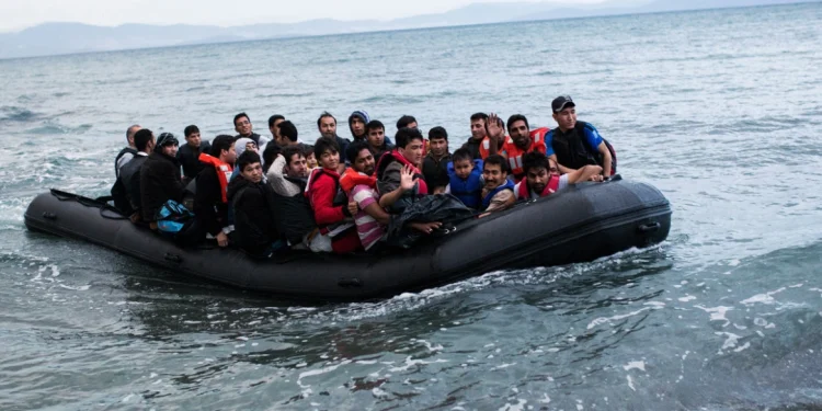 Ευρωπαϊκό Κοινοβούλιο: Υποχρεωτική αλληλεγγύη για το μεταναστευτικό – Και οι 27 της ΕΕ θα φιλοξενούν μετανάστες ή θα βοηθούν οικονομικά Ελλάδα, Ιταλία και Ισπανία