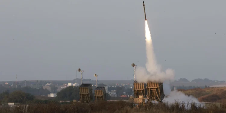 Δένδιας: Δεσμεύθηκαν 2 δισ. ευρώ για τον «Θόλο» – Δεν είμαστε Λουξεμβούργο, δεν μας ρίχνουν γαρύφαλλα