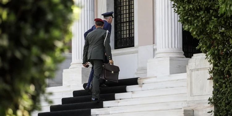 Έκτακτο ΚΥΣΕΑ στις 18:00 για τις ανησυχητικές εξελίξεις στη Μέση Ανατολή – Επιστρέφει από ΗΠΑ ο Δένδιας
