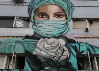 Guardian: Η επόμενη πανδημία πιθανόν να προκληθεί από τον ιό της γρίπης, προειδοποιούν οι επιστήμονες