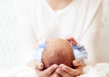 Επίδομα μητρότητας: Aνοίγει σήμερα η πλατφόρμα για τις αιτήσεις από μη μισθωτές