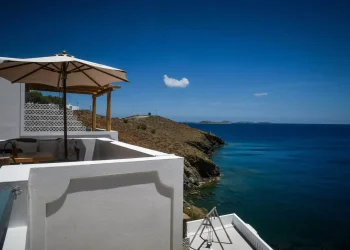 Πως οι 5αστερες επενδύσεις φέρνουν στο προσκήνιο μικρότερα νησιά του Αιγαίου