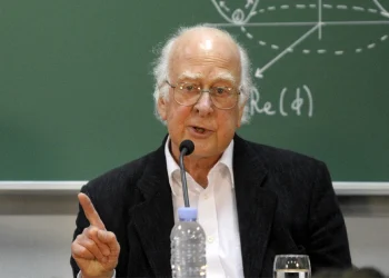Πέθανε ο φυσικός Πίτερ Χιγκς που ανακάλυψε το «σωματίδιο του Θεού»
