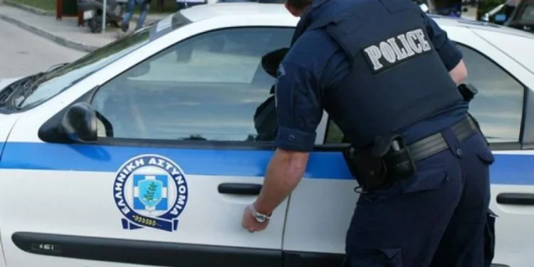 Πυροβολισμοί έξω από γήπεδο στη Νέα Σμύρνη – Πληροφορίες για έναν τραυματία