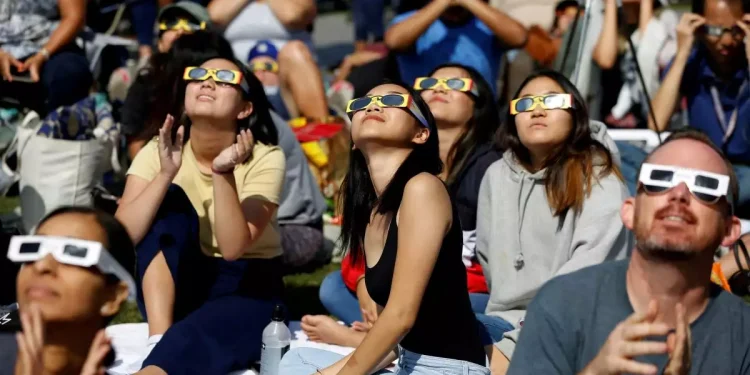 Έκλειψη ηλίου: Φρενίτιδα σε ΗΠΑ, Μεξικό και Καναδά – Πώς μπορείτε να τη δείτε live