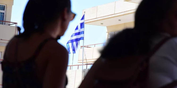 Ζέττα Μακρή: Μέσω Εφορίας θα πληρώνουν οι γονείς τις φθορές που προκαλούν μαθητές στα σχολεία