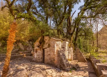 Τέσσερις παράξενες εκκλησίες της Ελλάδας που δεν μοιάζουν με καμία άλλη