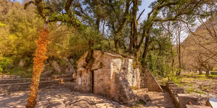 Τέσσερις παράξενες εκκλησίες της Ελλάδας που δεν μοιάζουν με καμία άλλη