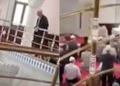 Η στιγμή που μουσουλμάνοι διώχνουν τον «ψευτομουφτή» Ξάνθης από τέμενος στη Σμίνθη