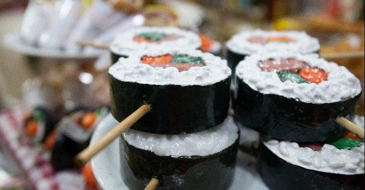 Λαμπάδες …τενεκεδάκι λαδιού και σούσι, ιδιαίτερα σοκολατένια αβγά και τσουρέκια για όλα τα γούστα