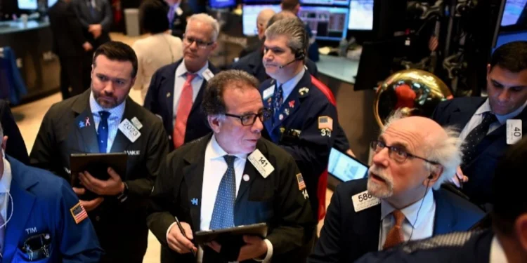 Wall Street: Τριγμοί σε όλους τους δείκτες υπό την απειλή του στασιμοπληθωρισμού