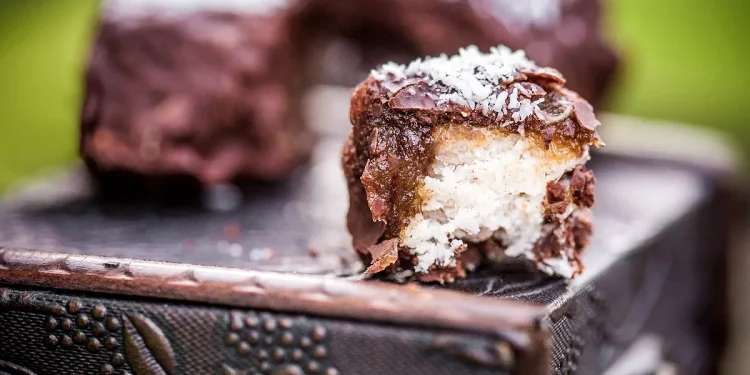 Vegan μπουκιές σοκολάτας με γέμιση καρύδα, μόλις σε 10 λεπτά