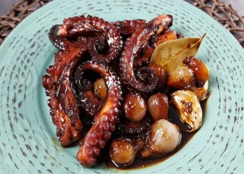 Χταπόδι στιφάδο – Λιτή και εύκολη συνταγή