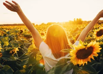 Αυτή είναι η δημοφιλής βιταμίνη της νεότητας – Μπορεί να σβήσει τα σημάδια της γήρανσης