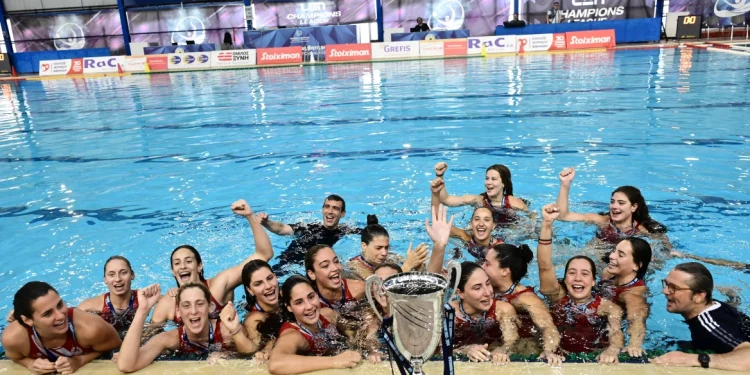 Ολυμπιακός: Πρωταθλητής για 11η σερί χρονιά στο πόλο γυναικών – Τρόμαξαν με τον τραυματισμό της Γιαννοπούλου – Φωτογραφίες