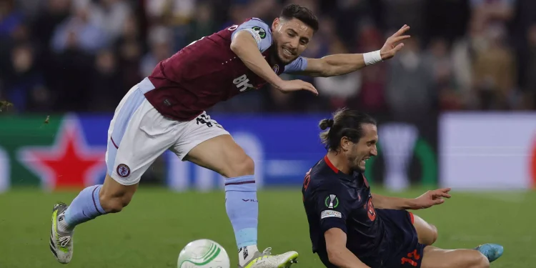 Άστον Βίλα – Ολυμπιακός: Εκτός και ο Άλεξ Μορένο από τον πρώτο ημιτελικό του Conference League