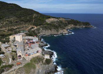 Η Μονή Παντοκράτορος στο Αγιο Ορος. (AP Photo/Thanassis Stavrakis)