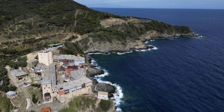 Η Μονή Παντοκράτορος στο Αγιο Ορος. (AP Photo/Thanassis Stavrakis)