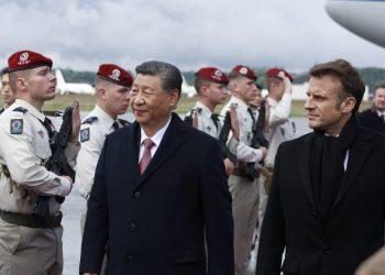 Επιχείρηση «γοητείας» από τον Μακρόν προς τον Σι Τζινπίνγκ με στόχο εμπορικές παραχωρήσεις