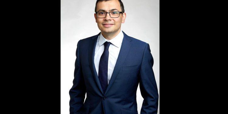 Ο Δρ Ντέμης Χασάμπης και ο φίλος ανταγωνιστής του