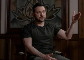 Ο Ζελένσκι διαμαρτύρεται επειδή η Δύση του απαγορεύει να πλήξει με τα όπλα της την επικράτεια της Ρωσίας