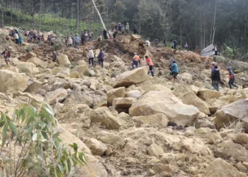 Φόβοι για νέα κατολίσθηση στην Παπούα Νέα Γουινέα, 7.900 άνθρωποι απομακρύνονται εσπευσμένα από τα σπίτια τους