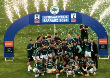 Παναθηναϊκός – Άρης: Oι ξέφρενοι πανηγυρισμοί των «πράσινων» μετά την κατάκτηση του Κυπέλλου Ελλάδας