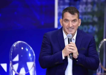 Πύρρος Δήμας: ΣΥΡΙΖΑ και Χρυσή Αυγή έσπαγαν πλακάκια και έσκιζαν μνημόνια