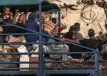 Γάζα: Εκατοντάδες χιλιάδες Παλαιστίνιοι φεύγουν από τη Ράφα, ενώ ο Νετανιάχου λέει πως αποφεύχθηκε η «καταστροφή»