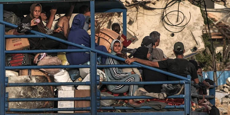 Γάζα: Εκατοντάδες χιλιάδες Παλαιστίνιοι φεύγουν από τη Ράφα, ενώ ο Νετανιάχου λέει πως αποφεύχθηκε η «καταστροφή»