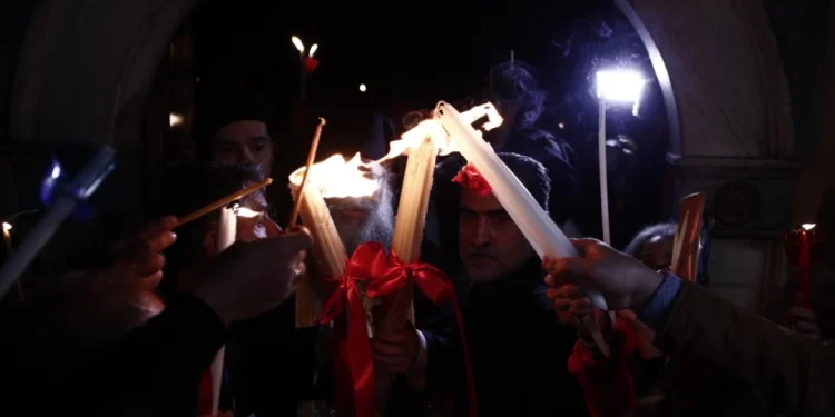 Με κατάνυξη γιορτάστηκε η Ανάσταση σε όλη την Ελλάδα