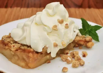 Apple Crisp: Γλυκό με Μήλα, Καρύδια και Λικέρ
