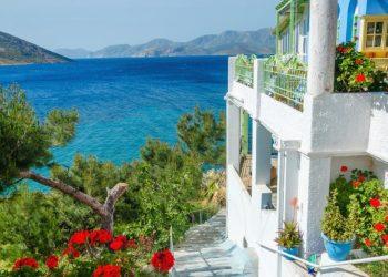 Ακίνητα: Εξοχικά στην Ελλάδα αγοράζουν οι ξένοι – Οι περιοχές μαγνήτης