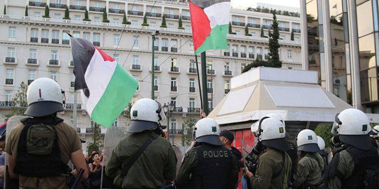 Ένταση και επεισόδια σε διαδήλωση στο Σύνταγμα