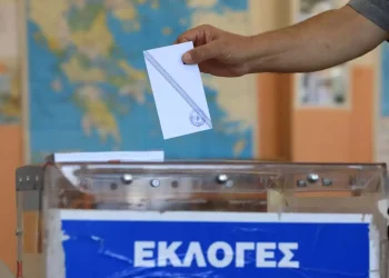 Δημοσκόπηση MRB: Προβάδισμα 13,4 μονάδων για τη ΝΔ – Το 55,6% αξιολογεί θετικά τη συνάντηση Μητσοτάκη με Ερντογάν