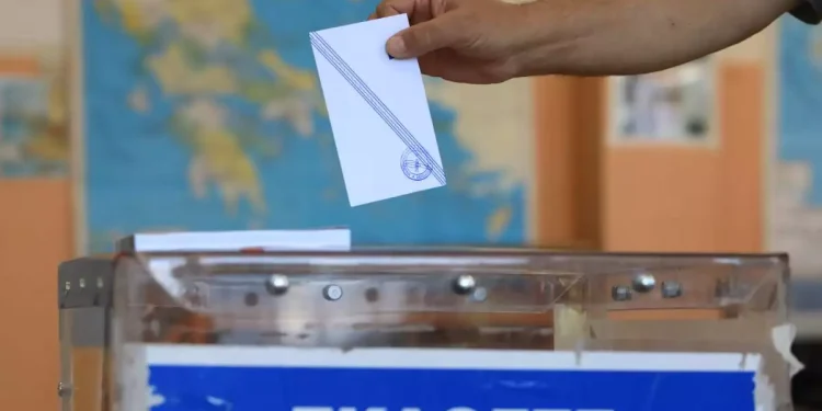 Δημοσκόπηση MRB: Προβάδισμα 13,4 μονάδων για τη ΝΔ – Το 55,6% αξιολογεί θετικά τη συνάντηση Μητσοτάκη με Ερντογάν