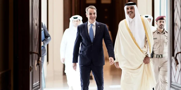 Στο Μαξίμου ο Εμίρης του Κατάρ – Η ατζέντα για επενδύσεις και οι εξελίξεις στη Μέση Ανατολή
