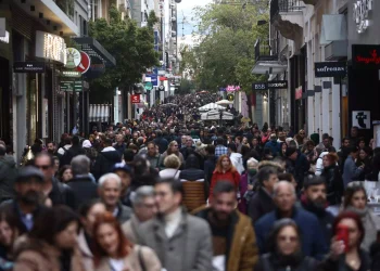 Το προσδόκιμο ζωής στην Ελλάδα: Πόσα χρόνια θα «κερδίσουν» οι άνδρες και οι γυναίκες ως το 2050