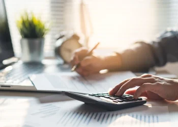 ΦΠΑ: Ποιοι μπαίνουν στη «χρυσή λίστα» για επιστροφή