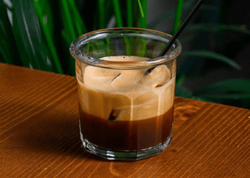 Καφές: Γιατί κυριαρχεί ο freddo espresso – Πώς διαμορφώνονται οι καταναλώσεις