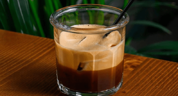 Καφές: Γιατί κυριαρχεί ο freddo espresso – Πώς διαμορφώνονται οι καταναλώσεις