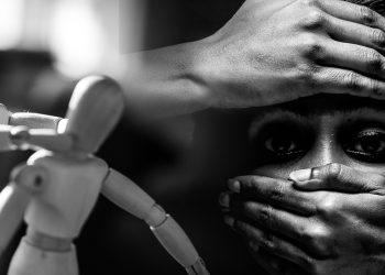 Η μάστιγα της γυναικοκτονίας στην Ελλάδα