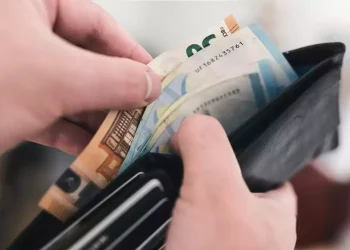 Αντίθετοι οι βιομήχανοι με τη θέσπιση νέας χρέωσης ΕΤΜΕΑΡ που θα μετακυλιστεί στους καταναλωτές ρεύματος