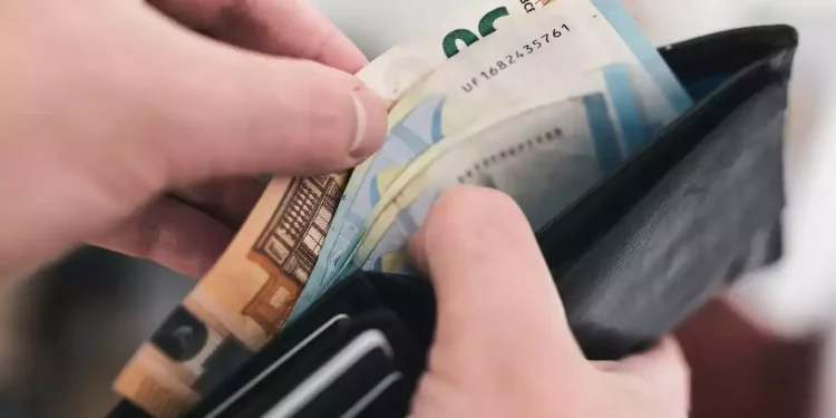 Αντίθετοι οι βιομήχανοι με τη θέσπιση νέας χρέωσης ΕΤΜΕΑΡ που θα μετακυλιστεί στους καταναλωτές ρεύματος