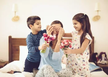 Γιορτή της Μητέρας 2024: Από την αρχαία Ελλάδα στο σήμερα – Πώς καθιερώθηκε διεθνώς