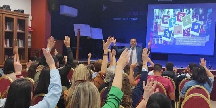 Ολοκληρώθηκαν οι ενημερωτικές δράσεις της Περιφέρειας Κρήτης για την πρόληψη της διαδικτυακής παρενόχλησης και κακοποίησης παιδιών και εφήβων