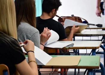 Πανελλαδικές 2024: Με το μάθημα της Γλώσσας ξεκινούν οι υποψήφιοι των ΓΕΛ