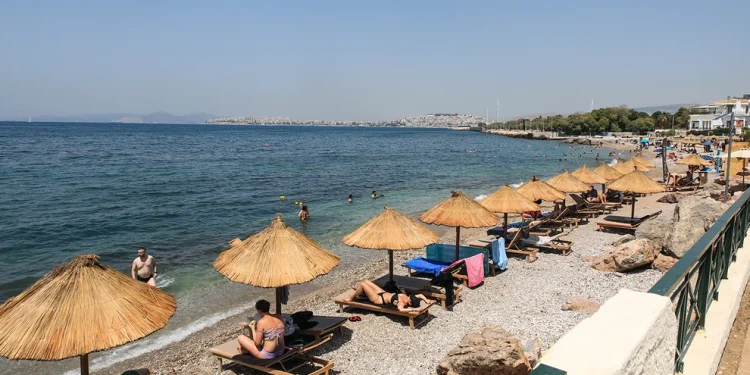 Παραλίες: Πώς στήνονται οι «παγίδες» για τους παραβάτες